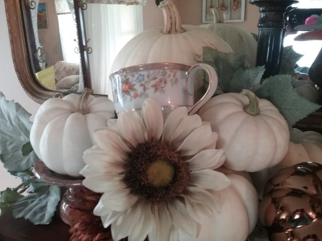 Fall mantle decor | Vintage Floral Cottage