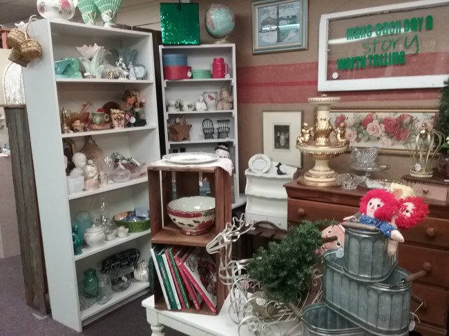 Walk in the woods antique mall booth | Vintage Floral Cottage