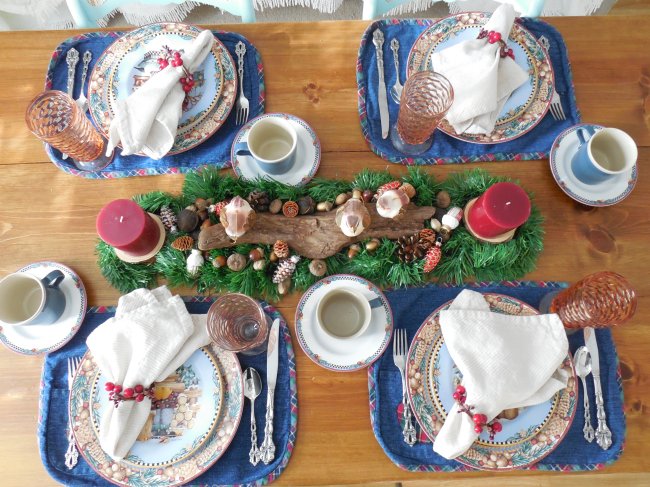 Debbie Mumm Woodland Santa Tablescape | Vintage Floral Cottage