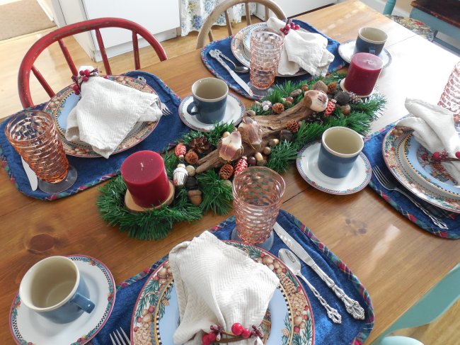 Debbie Mumm Woodland Santa Tablescape | Vintage Floral Cottage