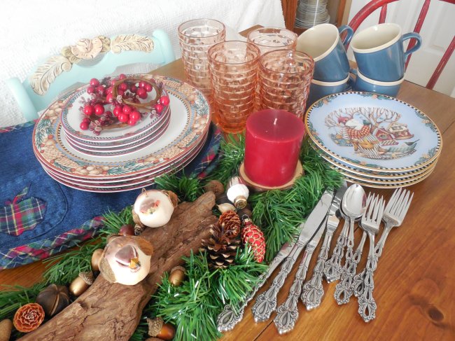 Debbie Mumm Woodland Santa Tablescape | Vintage Floral Cottage