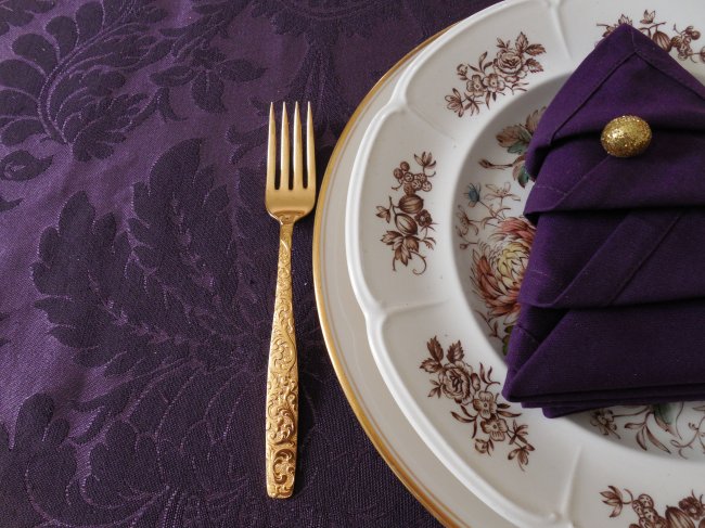 Elegant deep purple Christmas tablescape | Vintage Floral Cottage