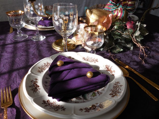 Elegant deep purple Christmas tablescape | Vintage Floral Cottage