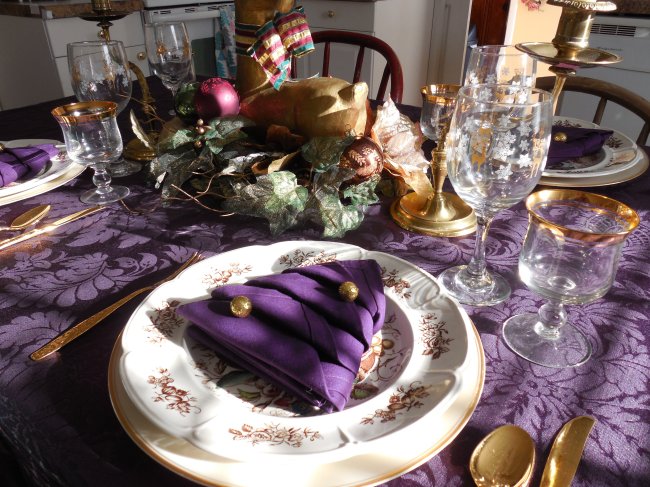 Elegant deep purple Christmas tablescape | Vintage Floral Cottage