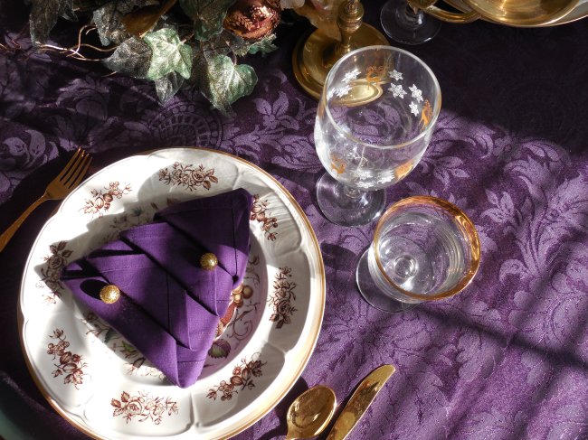 Elegant deep purple Christmas tablescape | Vintage Floral Cottage