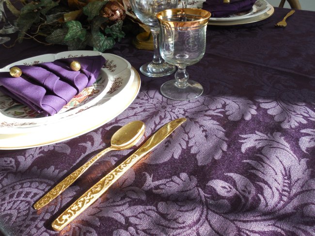 Elegant deep purple Christmas tablescape | Vintage Floral Cottage