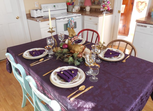 Elegant deep purple Christmas tablescape | Vintage Floral Cottage