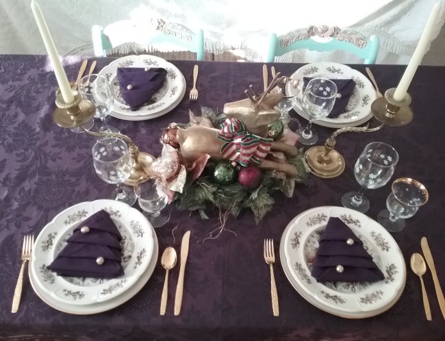 Elegant deep purple Christmas tablescape | Vintage Floral Cottage