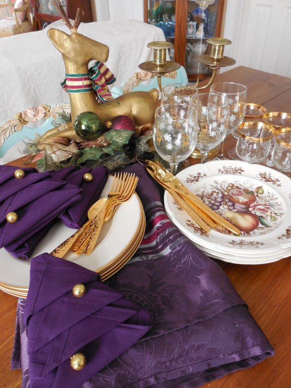 Elegant deep purple Christmas tablescape | Vintage Floral Cottage