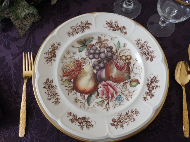 Elegant deep purple Christmas tablescape | Vintage Floral Cottage