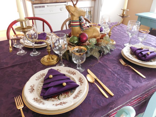 Elegant deep purple Christmas tablescape | Vintage Floral Cottage