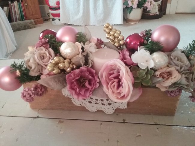 Christmas decor | Vintage Floral Cottage