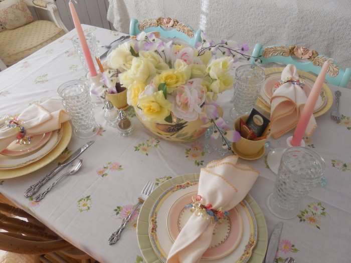 Early Spring pastel table | Vintage Floral Cottage