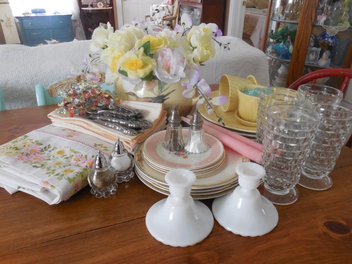 Early Spring pastel table | Vintage Floral Cottage