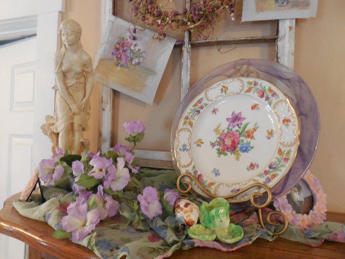 English garden vignette | Vintage Floral Cottage