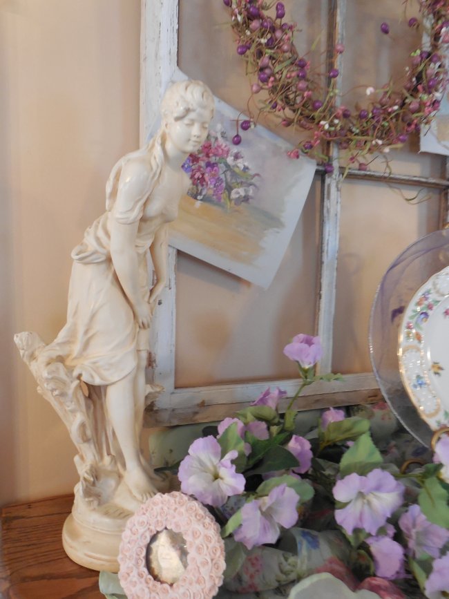 English garden vignette | Vintage Floral Cottage