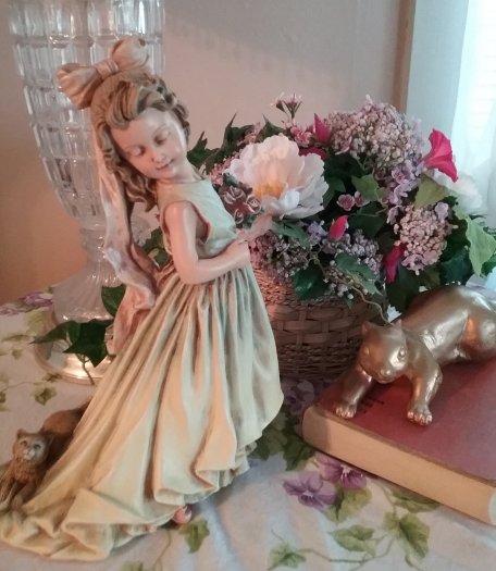 Flower girl statue | Vintage Floral Cottage