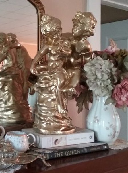 Gold statue | Vintage Floral Cottage