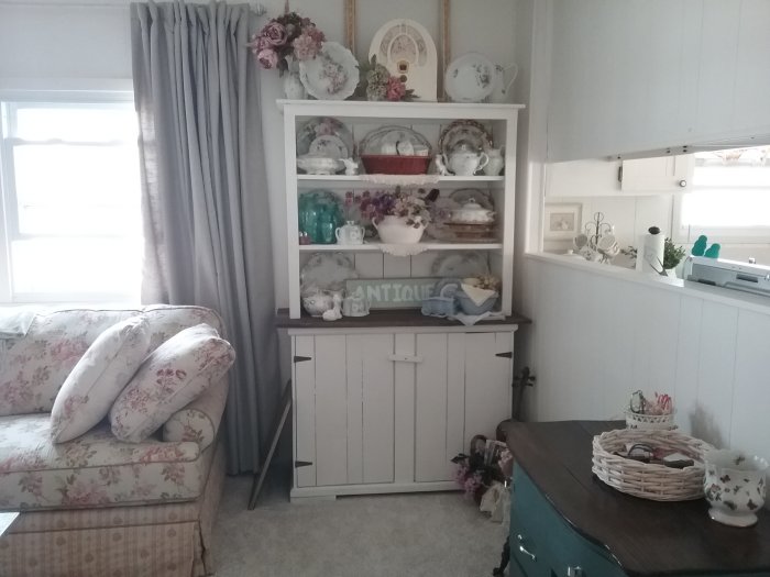 Trailer living room | Vintage Floral Cottage