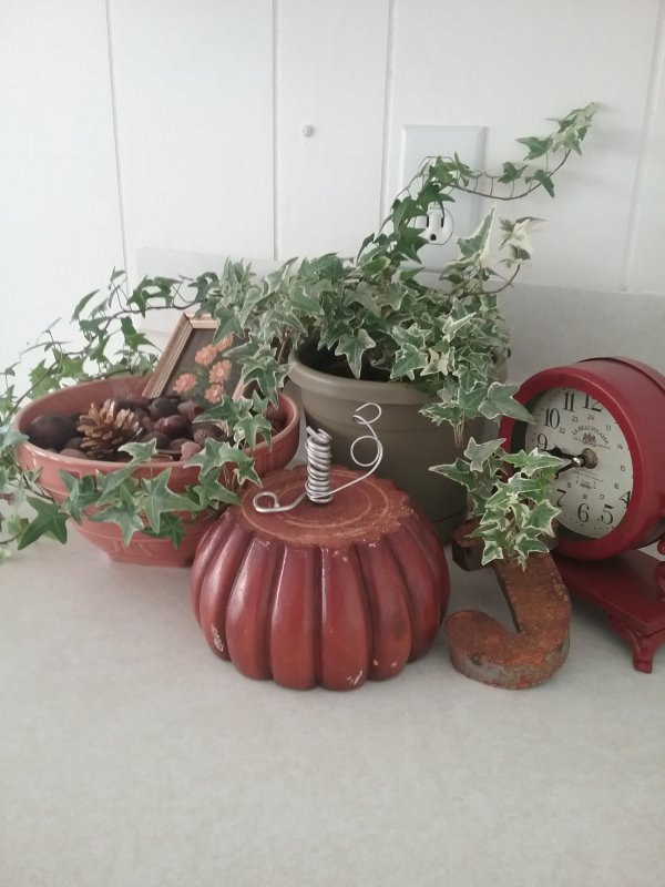 Fall vignette | Vintage Floral Cottage