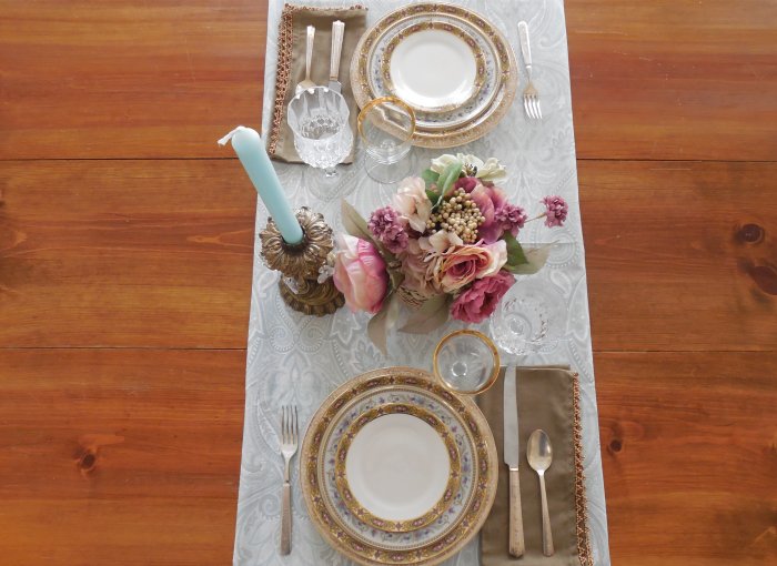 Elegant table for two | Vintage Floral Cottage