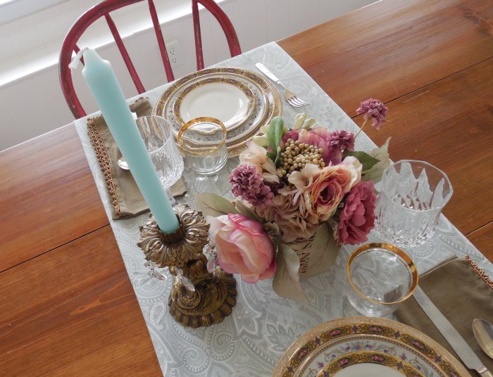 Elegant floral table for two | Vintage Floral Cottage