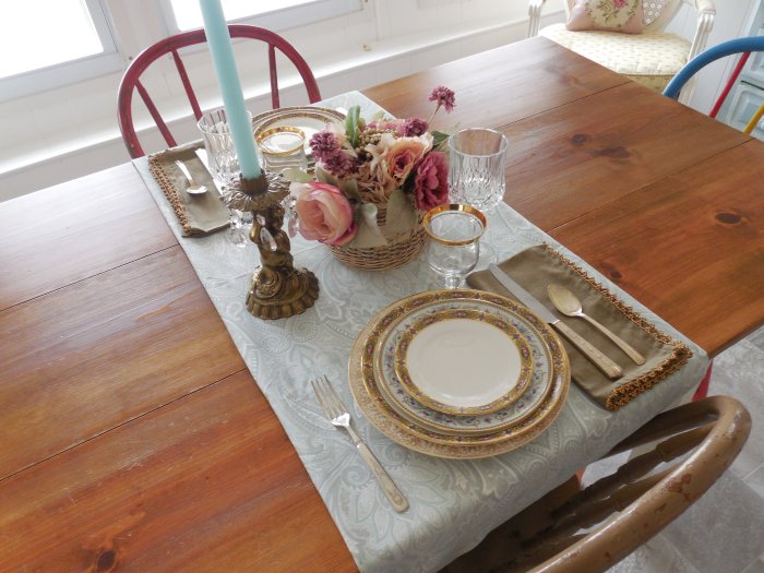 Elegant floral table for two | Vintage Floral Cottage