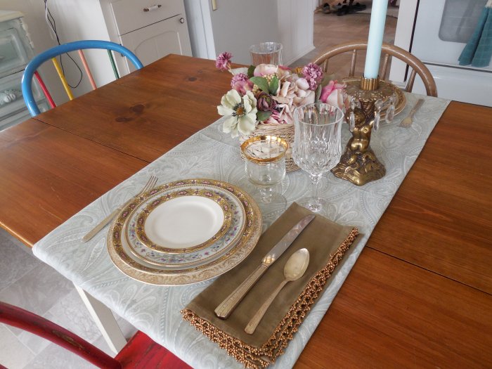 Elegant table for two | Vintage Floral Cottage