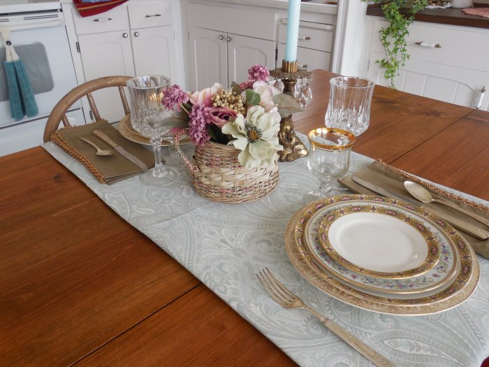 Elegant table for two | Vintage Floral Cottage