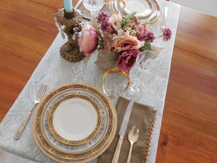 Elegant table for two | Vintage Floral Cottage