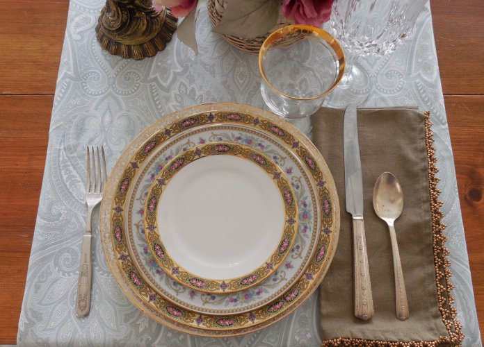 Elegant table for two | Vintage Floral Cottage