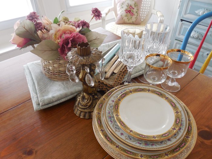 Elegant table for two | Vintage Floral Cottage