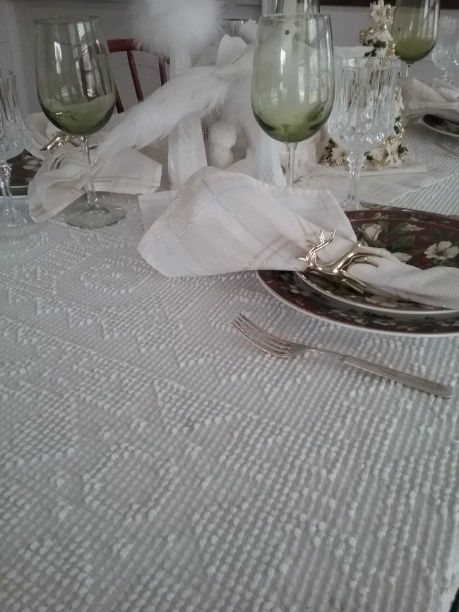 Winter's Majesty Table | Vintage Floral Cottage