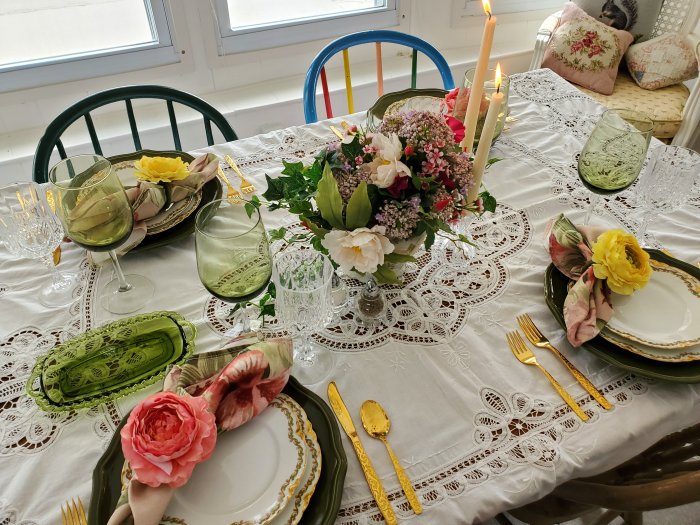 Wild Irish Rose St. Patrick's Day tablescape | Vintage Floral Cottage