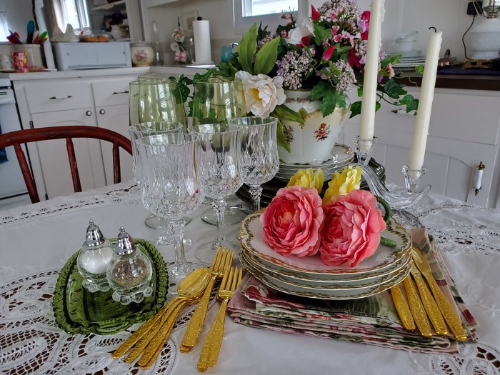 Wild Irish Rose St. Patrick's Day tablescape | Vintage Floral Cottage