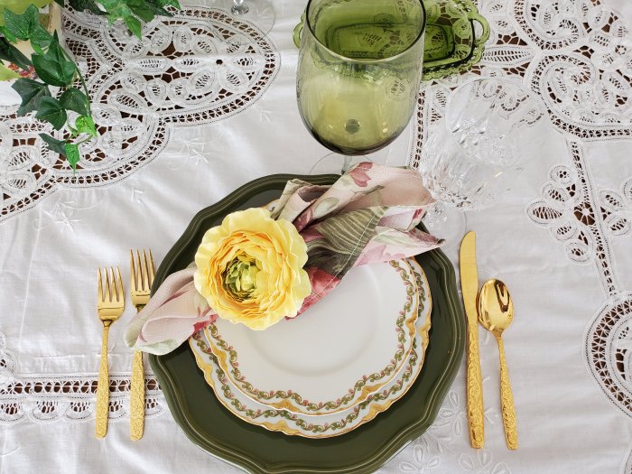 Wild Irish Rose St. Patrick's Day tablescape | Vintage Floral Cottage