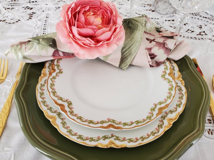 Wild Irish Rose St. Patrick's Day tablescape | Vintage Floral Cottage