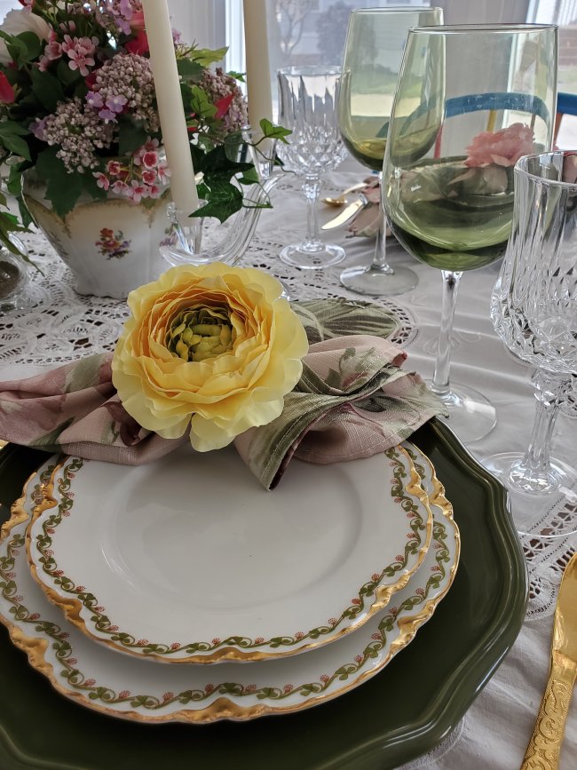 Wild Irish Rose St. Patrick's Day tablescape | Vintage Floral Cottage