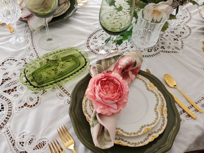 Wild Irish Rose St. Patrick's Day tablescape | Vintage Floral Cottage