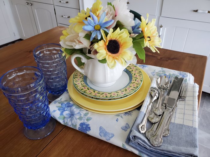 Provence Inspired table 2020 | Vintage Floral Cottage