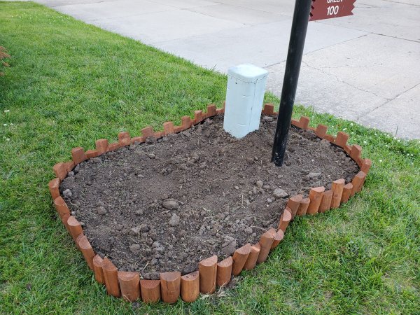 Cardboard flower bed | Vintage Floral Cottage