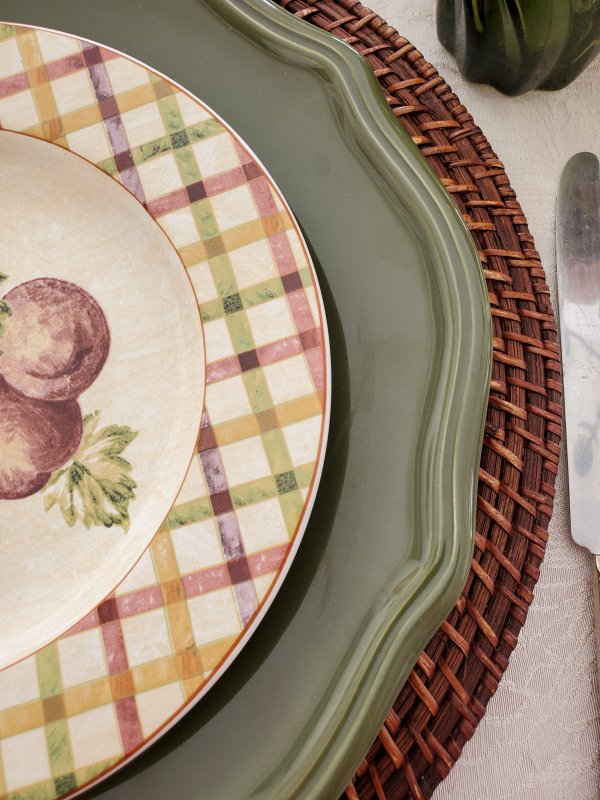 Edges of the plate stack in a Fall Thanksgiving tablescape by VFCstyle.com