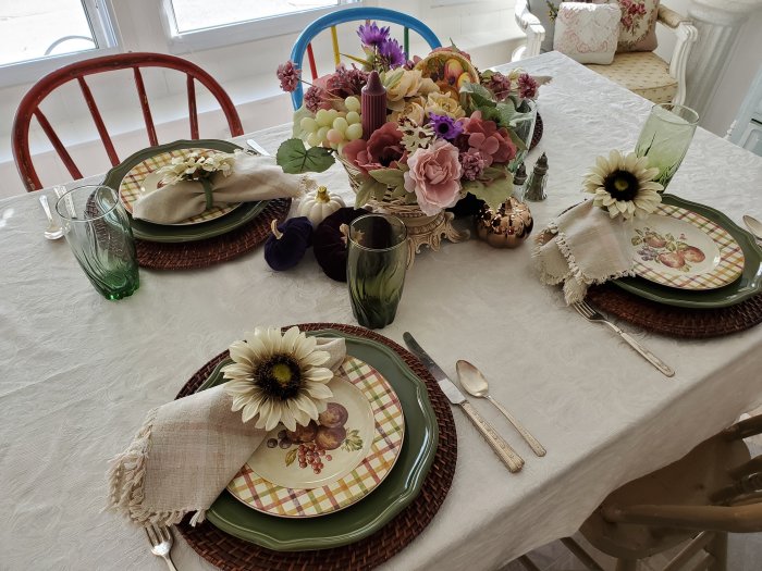 Fall Thanksgiving Tablescape by VFCstyle.com