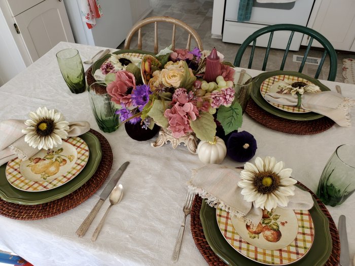 Fall Thanksgiving Tablescape by VFCstyle.com