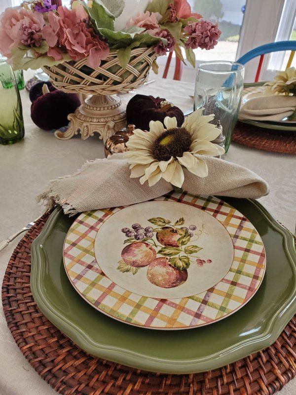 Fall Thanksgiving Tablescape by VFCstyle.com