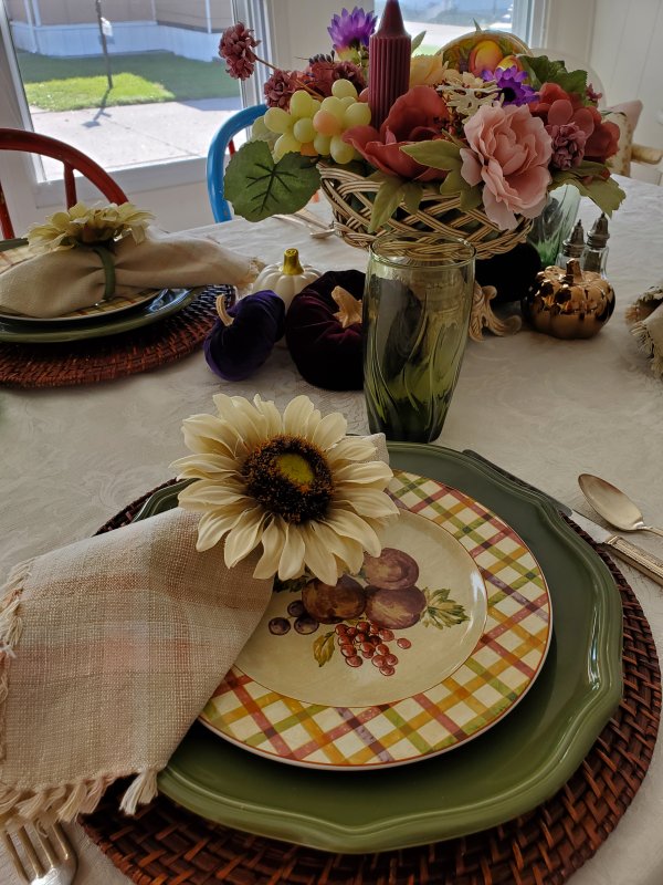 Fall Thanksgiving Tablescape by VFCstyle.com