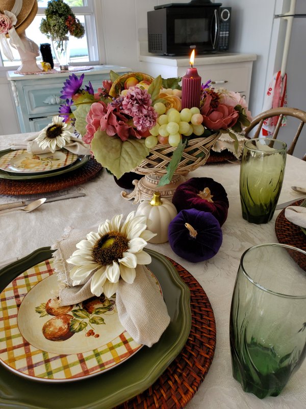 Fall Thanksgiving Tablescape by VFCstyle.com