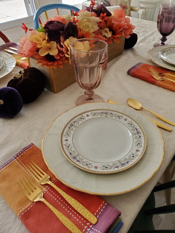 Fall tablescape in bold colors | Vintage Floral Cottage