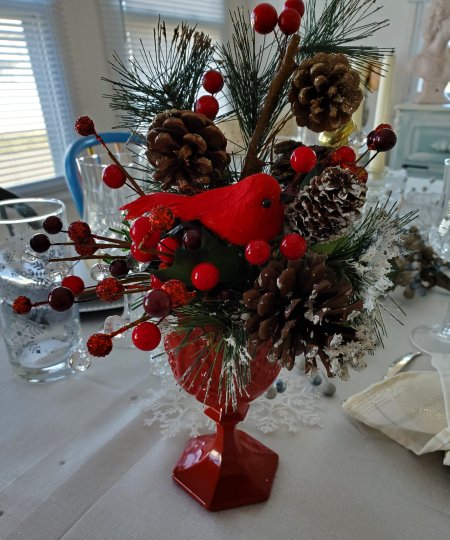 Red painted goblet Christmas DIY