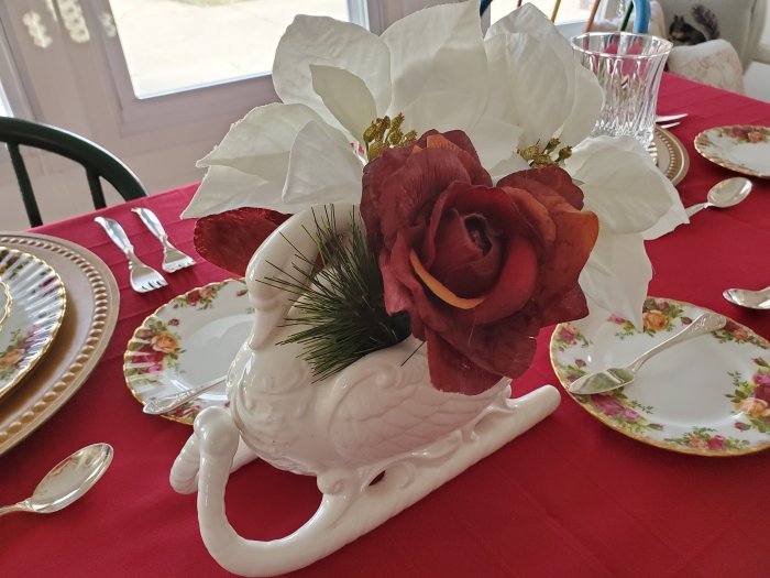 Christmas centerpiece ceramic swan container